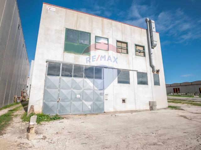 Locale Commerciale in affitto a Ragusa, Selvaggio