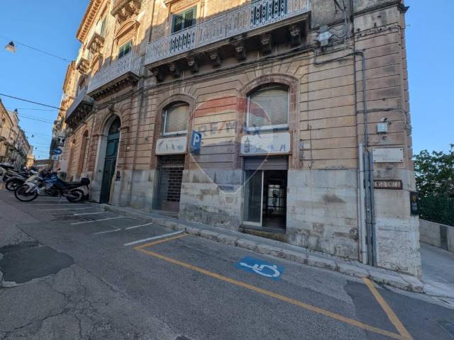 Locale Commerciale in affitto a Ragusa, Cappuccini