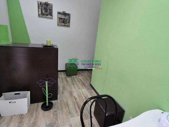Locale Commerciale in affitto a Ragusa