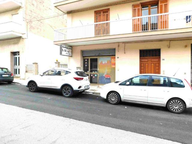 Locale Commerciale in affitto a Ragusa, Sicilia