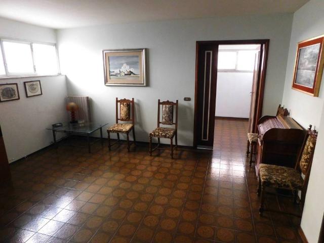 Locale Commerciale in affitto a Ragusa Ibla, Ragusa