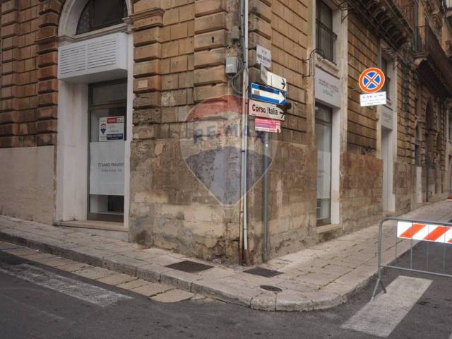 Locale Commerciale in affitto a Ragusa, Cappuccini
