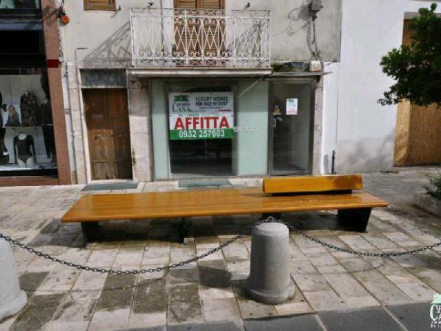 Locale Commerciale in affitto a Ragusa, Cappuccini