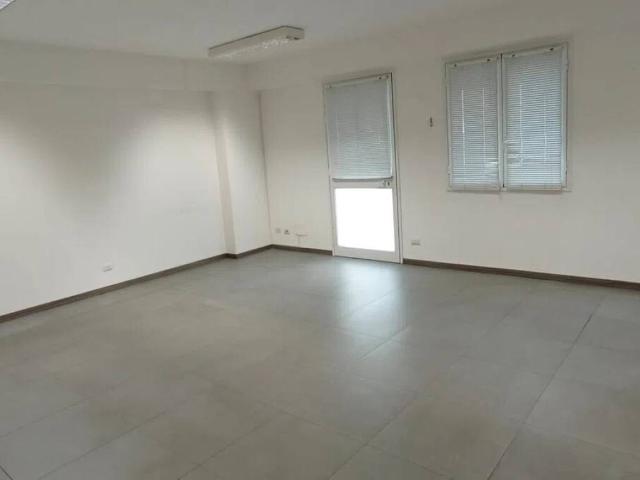 Locale Commerciale in affitto a Ragusa, Sicilia