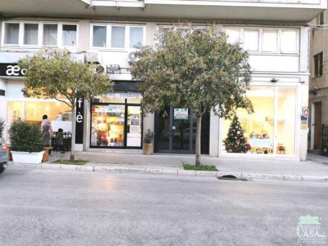 Locale Commerciale in affitto a Ragusa, Cappuccini