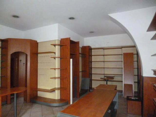 Locale Commerciale in affitto a Cappuccini, Ragusa