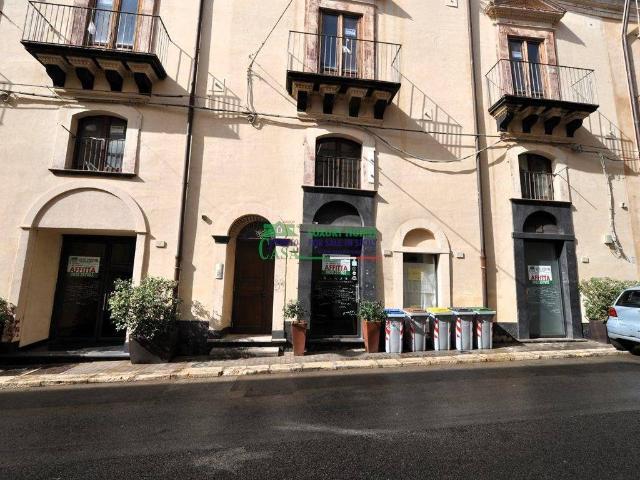 Locale Commerciale in affitto a Ragusa, Cappuccini