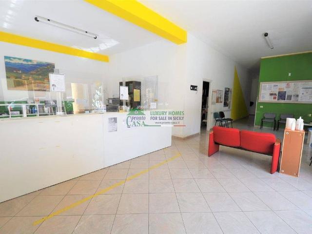 Locale Commerciale in affitto a Ragusa, Cappuccini