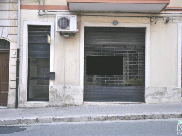 Locale Commerciale in affitto a Ragusa, Cappuccini