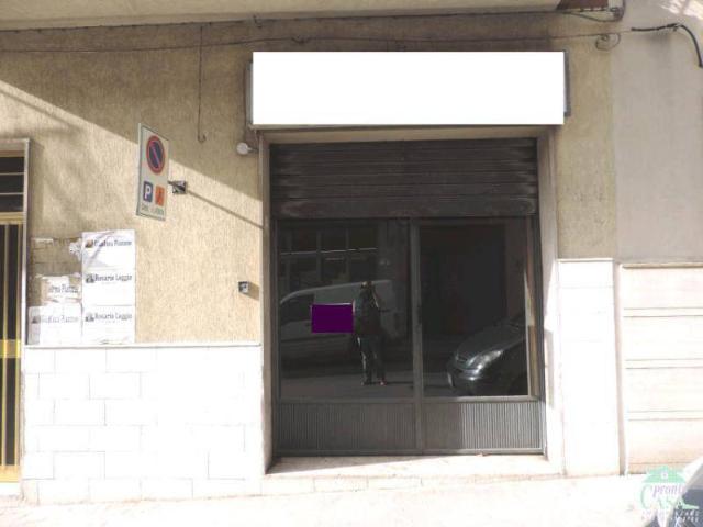 Locale Commerciale in affitto a Ragusa, Cappuccini