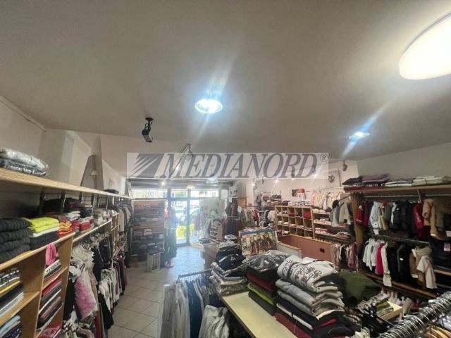 Locale Commerciale in affitto a Ranica, Lombardia