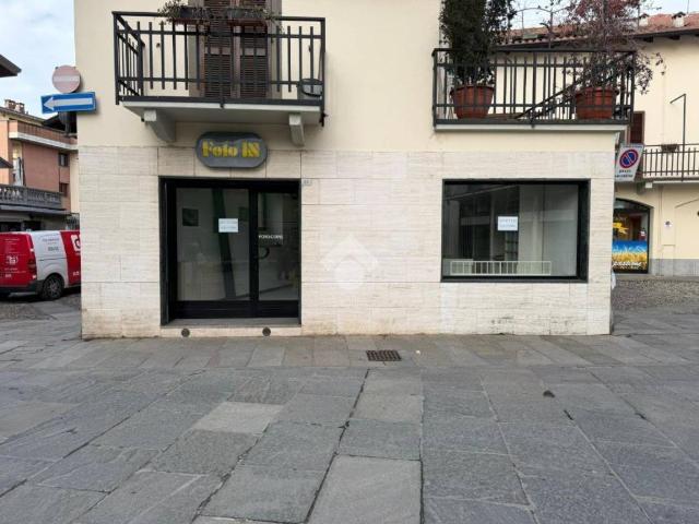 Locale Commerciale in affitto a Ranica, Lombardia