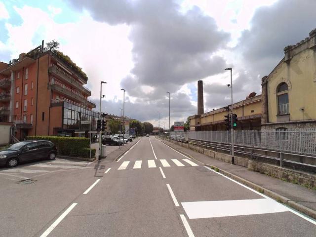 Locale Commerciale in affitto a Ranica, Lombardia