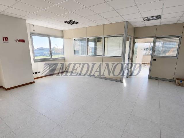 Locale Commerciale in affitto a Ranica, Lombardia