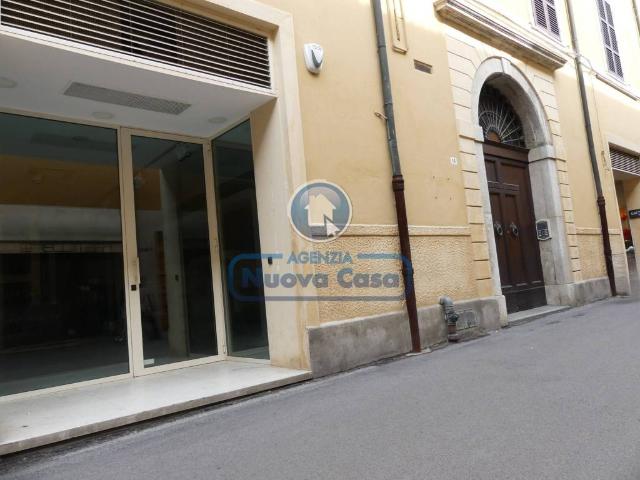 Locale Commerciale in affitto a Corso Nord, Ravenna