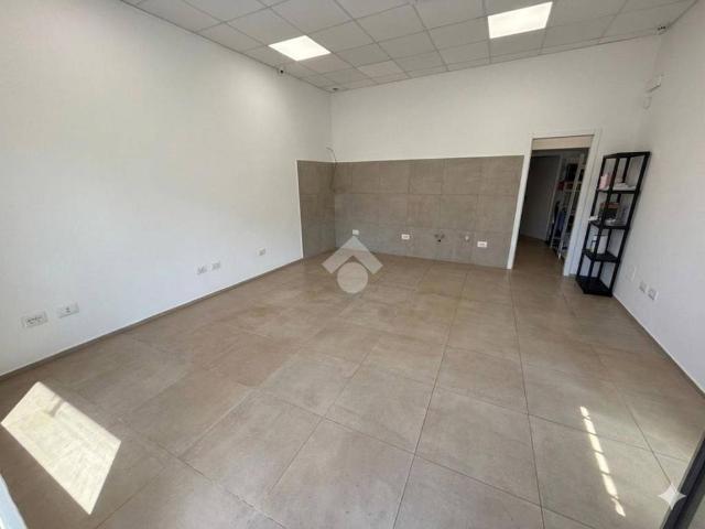 Locale Commerciale in affitto a San Biagio, Ravenna