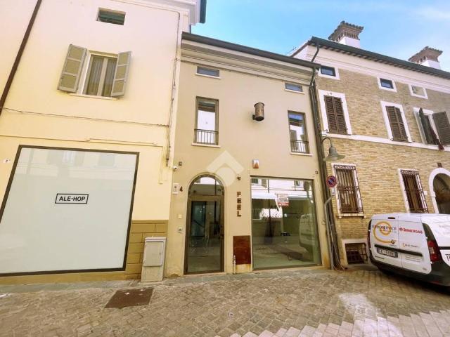 Locale Commerciale in affitto a Corso Nord, Ravenna