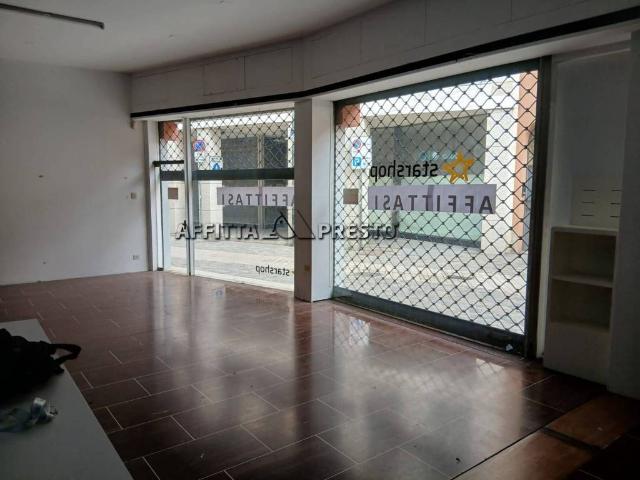 Locale Commerciale in affitto a Corso Nord, Ravenna