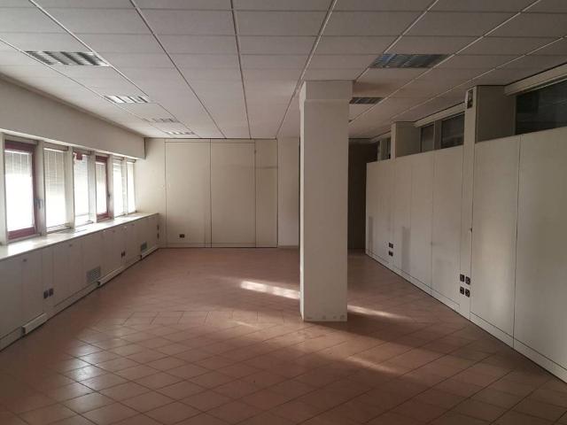Locale Commerciale in affitto a Ravenna, Reggio Emilia