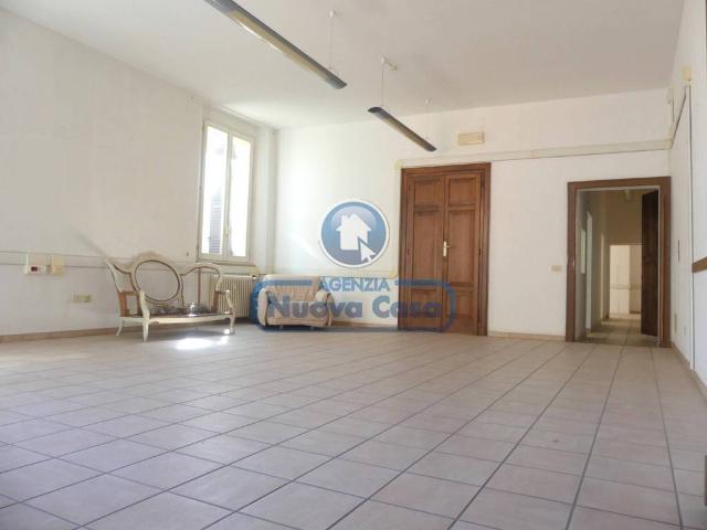 Locale Commerciale in affitto a Corso Nord, Ravenna