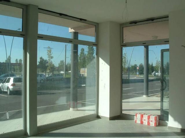 Locale Commerciale in affitto a Ravenna, Reggio Emilia