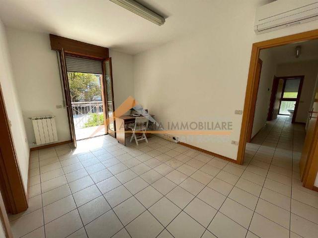 Locale Commerciale in affitto a Ravenna, Reggio Emilia