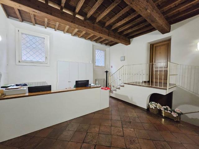 Locale Commerciale in affitto a Corso Nord, Ravenna