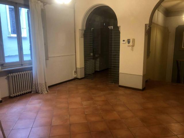 Locale Commerciale in affitto a Ravenna, Reggio Emilia