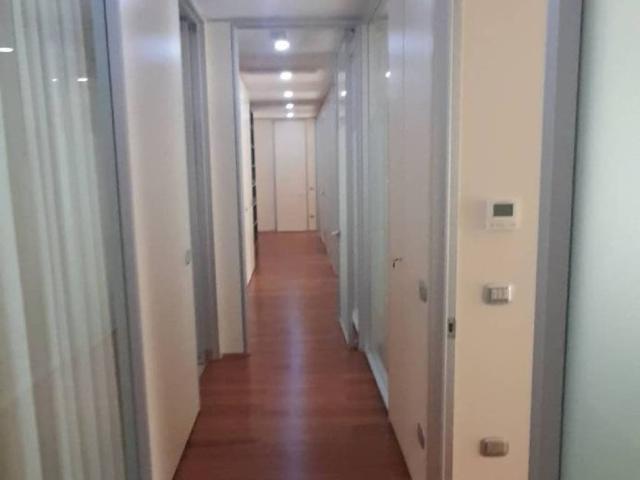 Locale Commerciale in affitto a Ravenna, Reggio Emilia