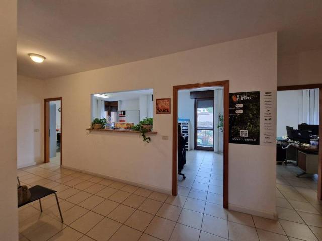 Locale Commerciale in affitto a Ravenna, Reggio Emilia