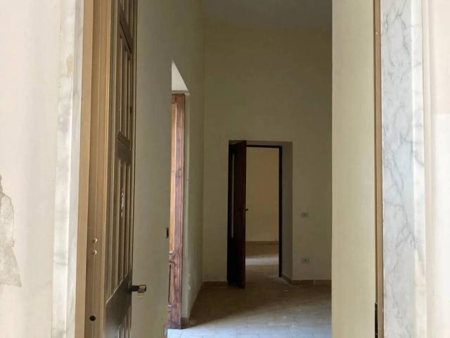 Locale Commerciale in affitto a Recale, Campania