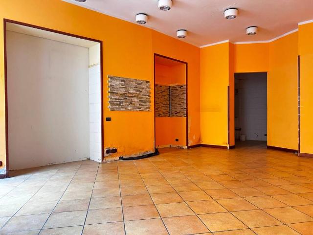 Locale Commerciale in affitto a Castelnuovo, Marche