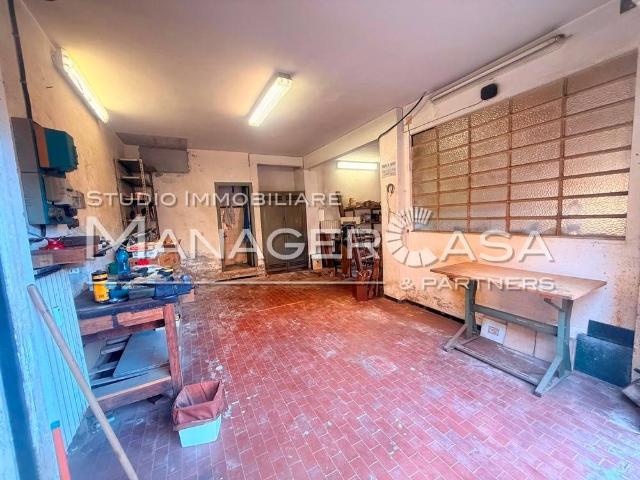 Locale Commerciale in affitto a Mulinetti, Recco