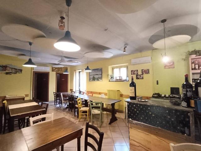 Locale Commerciale in affitto a Piemonte, Asti