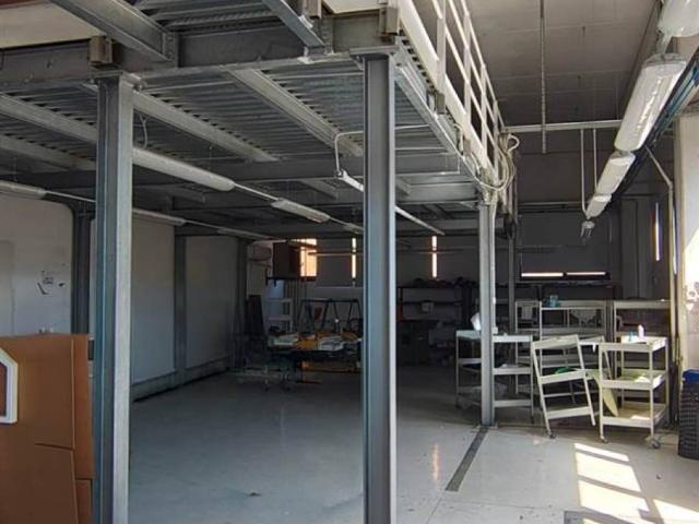 Locale Commerciale in affitto a Unione di Comuni Valdarno e Valdisieve, Reggello