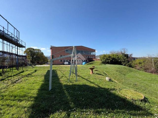 Locale Commerciale in affitto a Unione di Comuni Valdarno e Valdisieve, Reggello