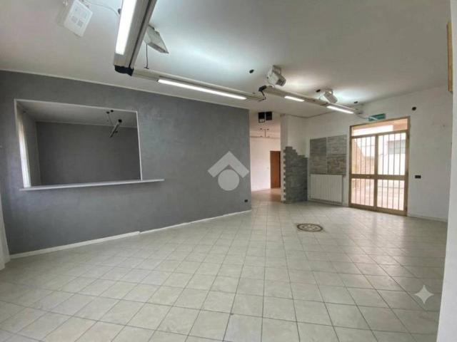 Locale Commerciale in affitto a Unione di Comuni Valdarno e Valdisieve, Reggello