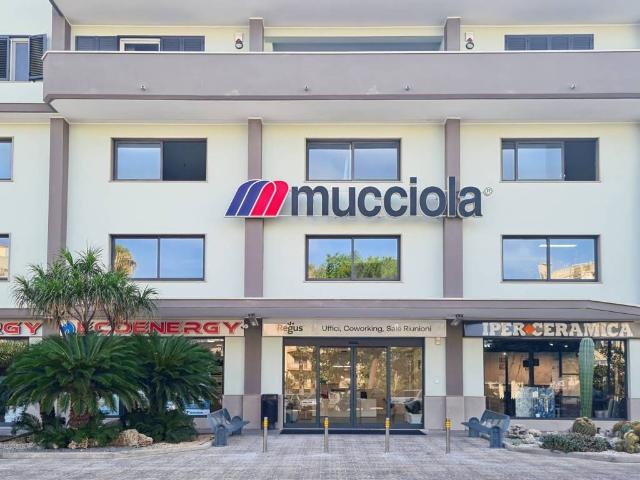 Locale Commerciale in affitto a Calabria, Reggio Calabria
