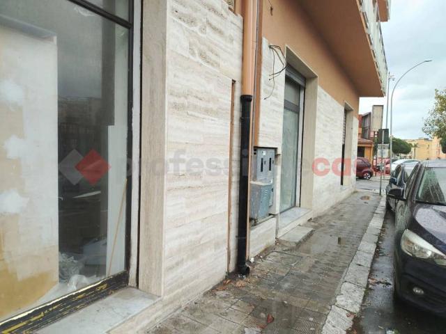 Locale Commerciale in affitto a Calabria, Reggio Calabria