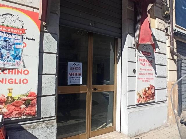 Locale Commerciale in affitto a Calabria, Reggio Calabria