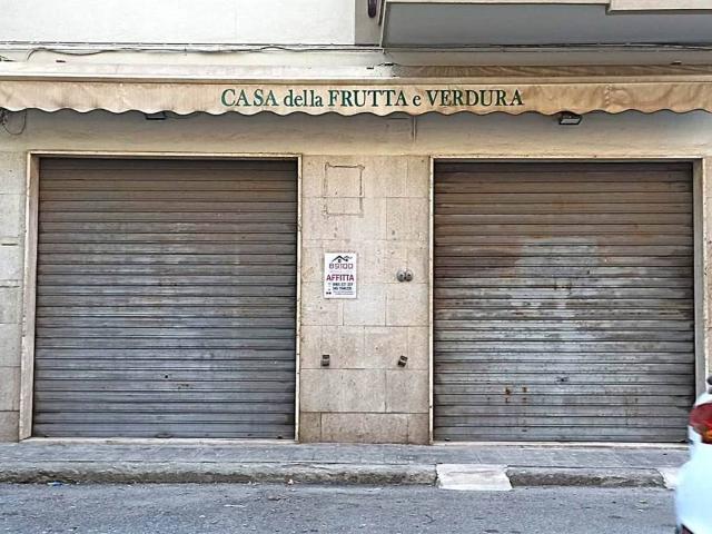 Locale Commerciale in affitto a Calabria, Reggio Calabria