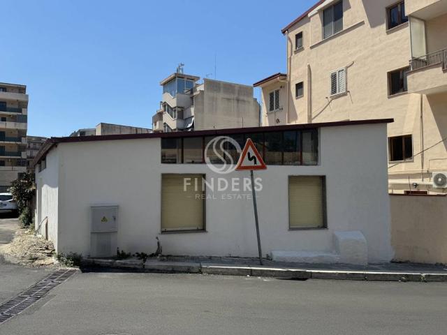 Locale Commerciale in affitto a Calabria, Reggio Calabria