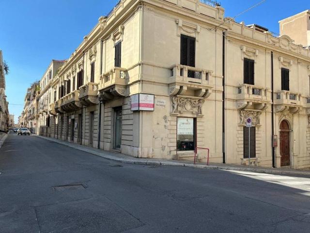 Locale Commerciale in affitto a Calabria, Reggio Calabria