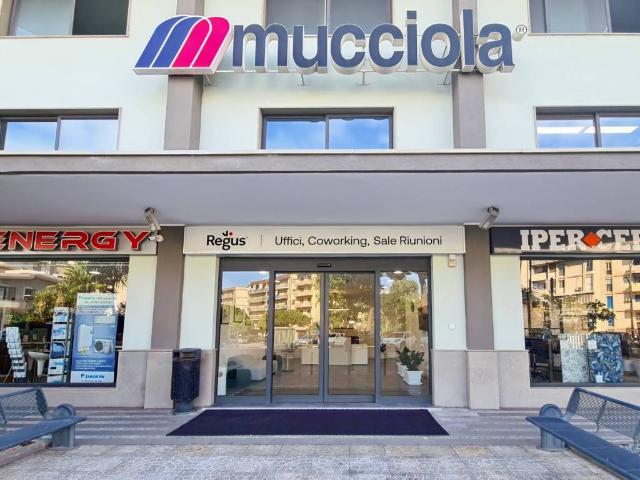 Locale Commerciale in affitto a Calabria, Reggio Calabria