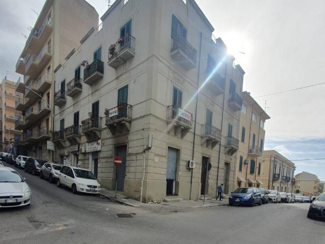 Locale Commerciale in affitto a Calabria, Reggio Calabria