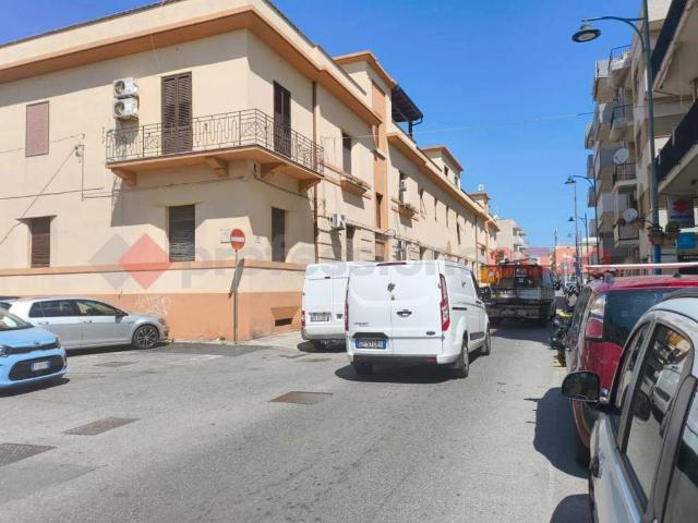 Locale Commerciale in vendita a Calabria, Reggio Calabria
