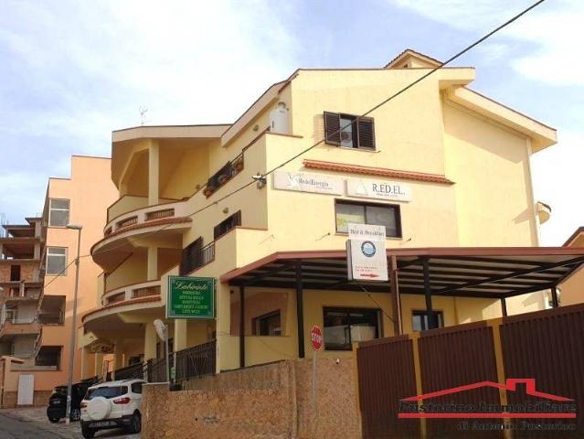 Locale Commerciale in affitto a Gallina, Calabria