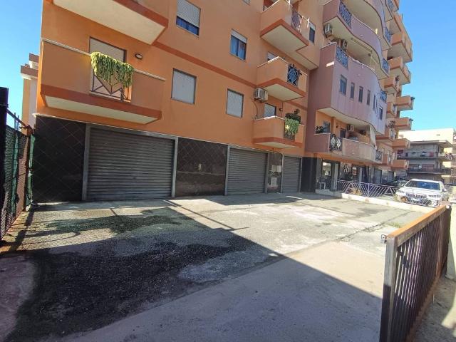 Locale Commerciale in affitto a Calabria, Reggio Calabria