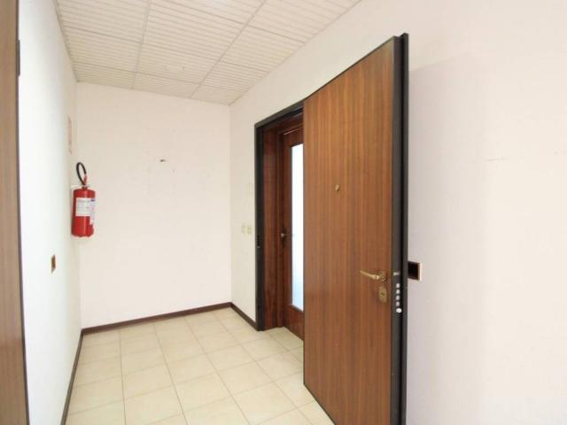 Locale Commerciale in affitto a Buco del Signore, Re