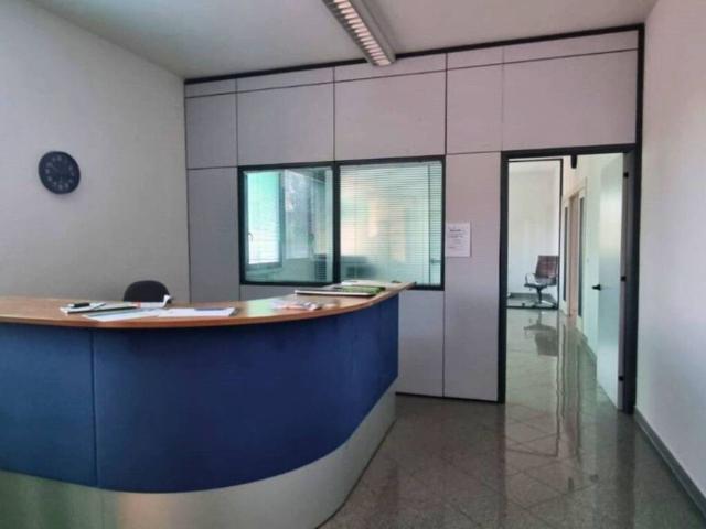 Locale Commerciale in affitto a Carrozzone-Betonica, Re